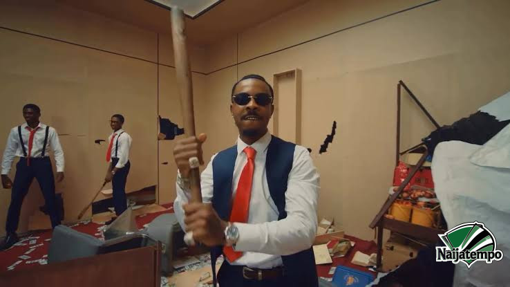 Young Jonn – Elumelu (Lyrics)